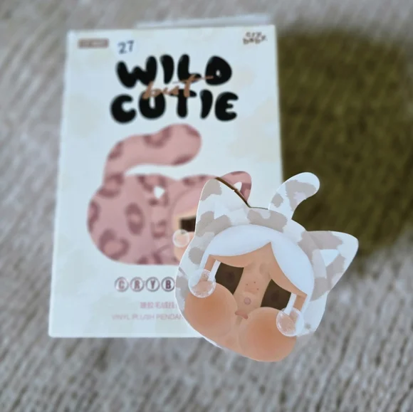 Popmart Crybaby Eild Cutie Vanilla - Picture 2 of 3